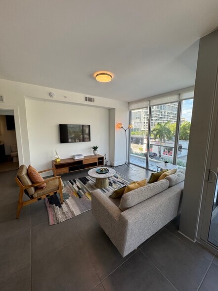 Building Photo - 250 NE 27th St