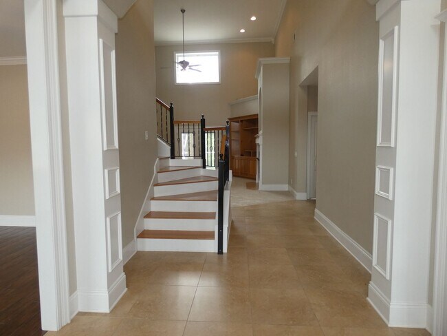 Building Photo - Marvelous Executive Pool Home in Hammersmith