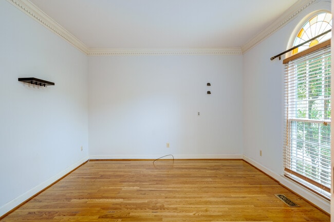 Building Photo - 60 Ravenwood Hills Cir