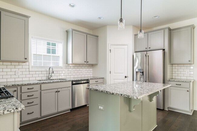 Building Photo - West Knoxville 37932 - 4 bedroom, 2.5 Bath home - Contact Sharon Arnwine (865) 313-7215