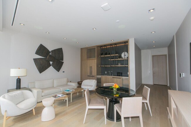 Building Photo - KOULA 2b2b1pkg Ready to Move In!