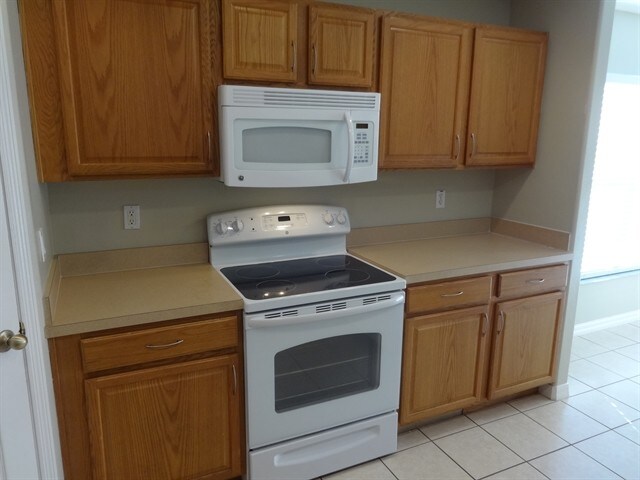 Building Photo - 136 Sura Blvd