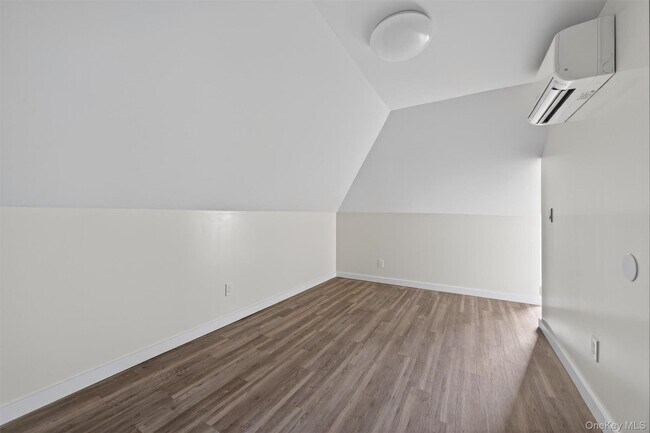 Building Photo - 303 Main St