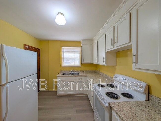 Building Photo - 1147 Maynard St