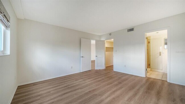 Building Photo - 301 S Gulfstream Ave