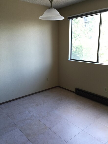 Building Photo - 9032 NE Juanita Dr