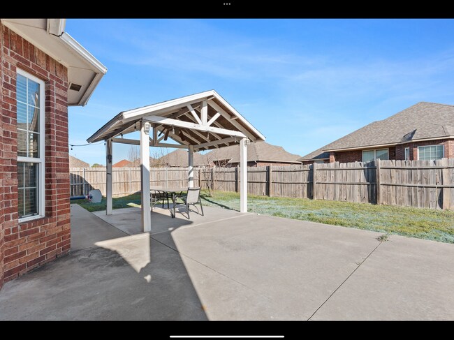 Building Photo - 2809 SW 92nd Ct