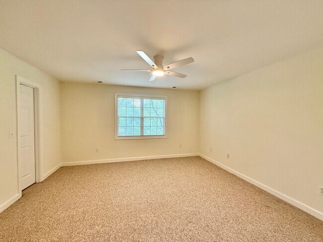 Building Photo - Newly Remodeled 3BD, 3BA Raleigh Townhome ...