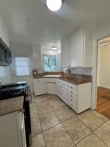 Primary Photo - 1750 Grevelia St