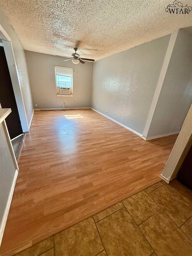 Building Photo - 1405 Tanbark Rd