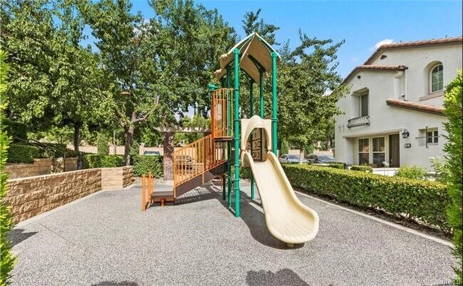 Building Photo - 15723 Parkhouse Dr