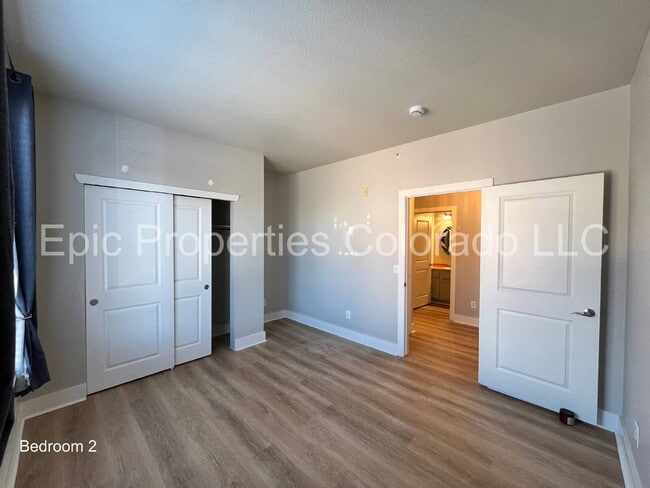 Building Photo - GORGEOUS Bright & Spacious 2 bedroom / 2 bath Modern Condo!