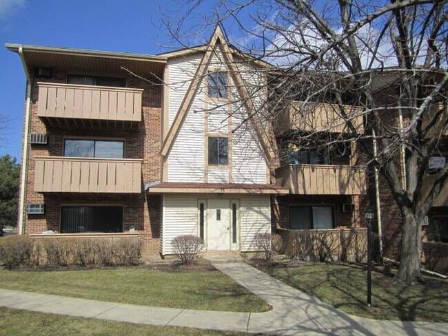 front building - 15 Echo Ct