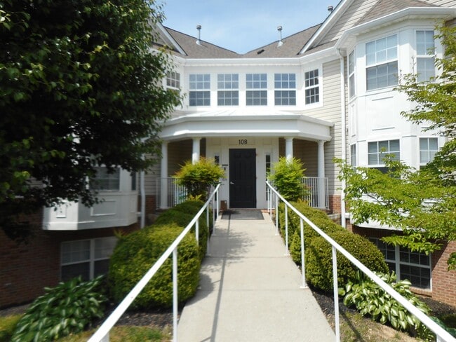 Building Photo - 108 Bayland Dr