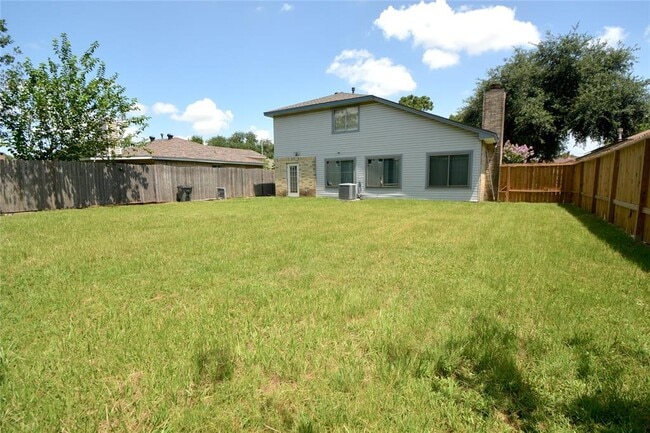 Building Photo - 18619 Spinney Ln