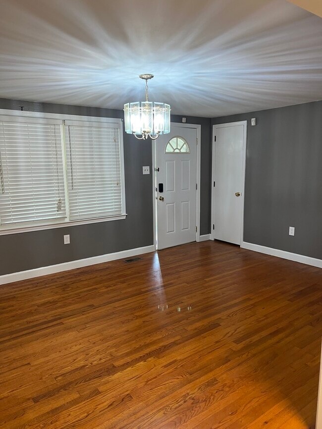 Building Photo - 217 Peony Ln