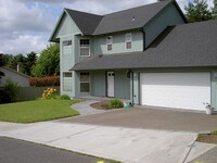 Building Photo - Beautiful Home on a Quiet Street Near Walk...