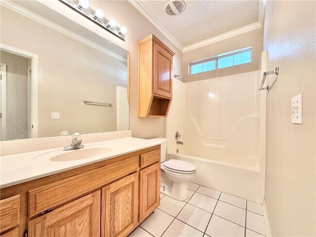 Building Photo - 3211 Dogwood View