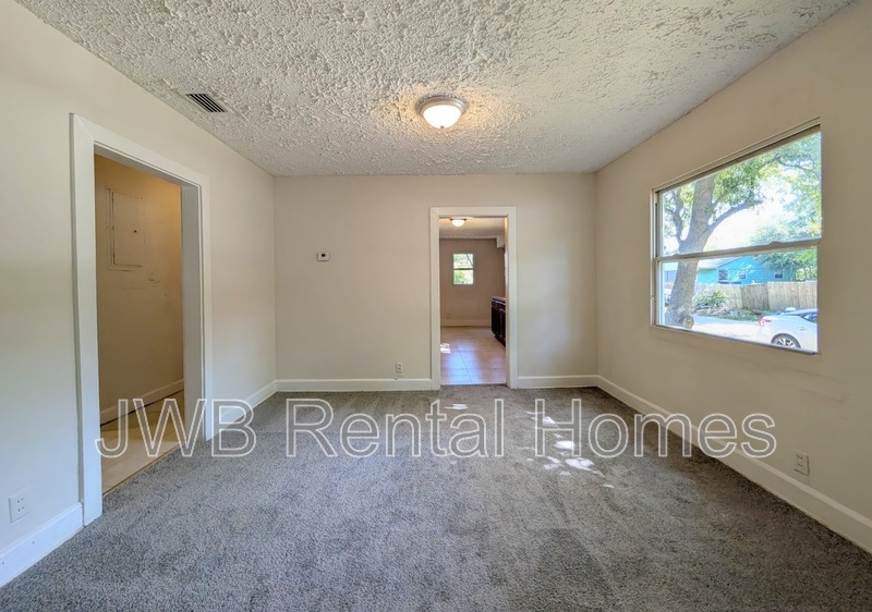 Building Photo - 1539 W 13th St