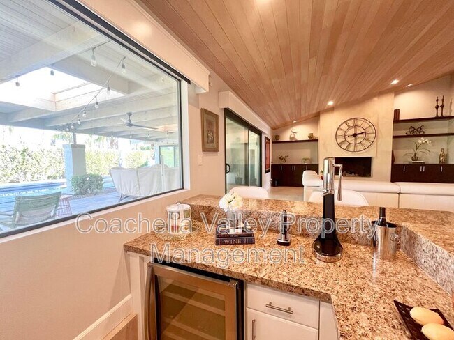 Building Photo - 48550 Valley View Dr