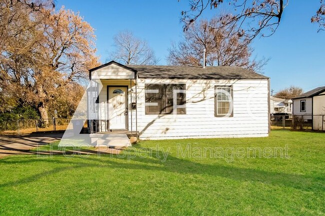 Primary Photo - 2309 N Xanthus Ave