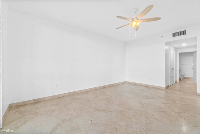 Building Photo - 3 br, 2 bath Condo - 550 Okeechobee Blvd A...