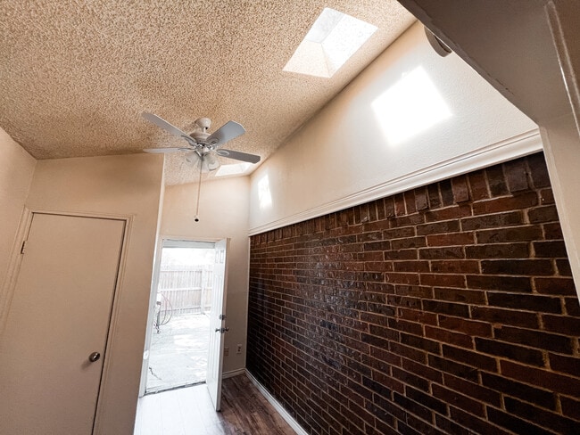 Building Photo - 1504 Beach Ln