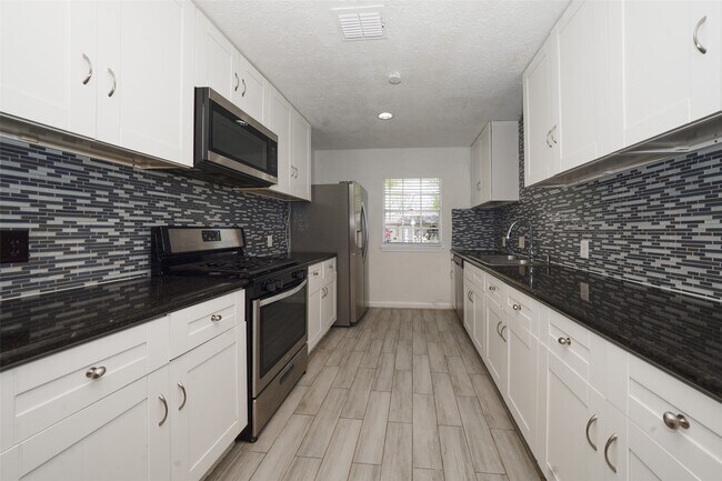 Building Photo - 5375 Little John Ln