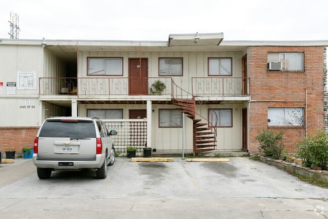 Building Photo - Cobblestone Apartments
