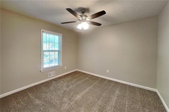 Building Photo - 122 Sherwood Forest Dr