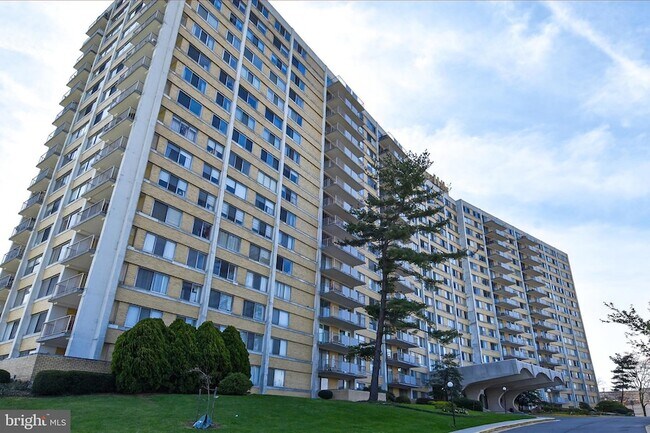 Building Photo - 301 N Beauregard St