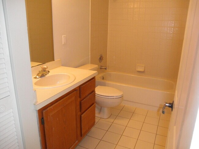 Building Photo - 13708 Lavender Ln