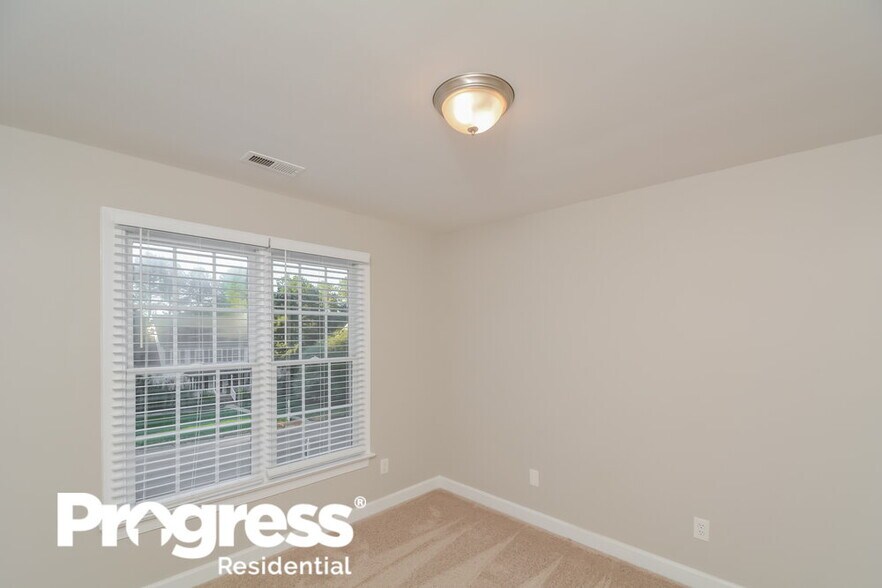 Building Photo - 4100 Mangrove Dr