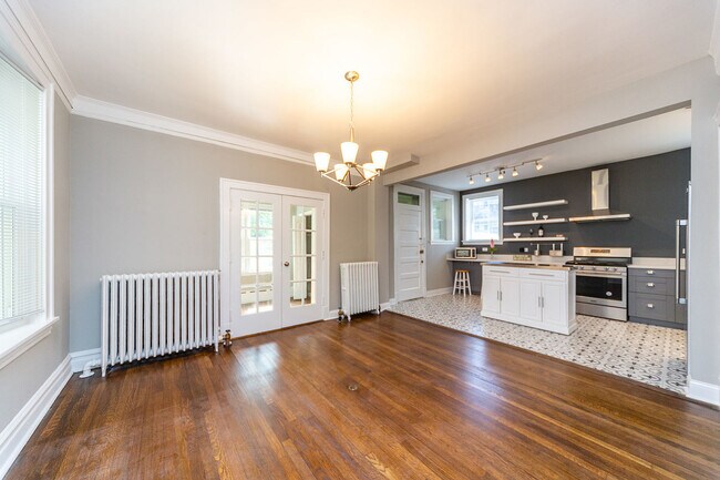 Building Photo - 2037 W Estes Ave