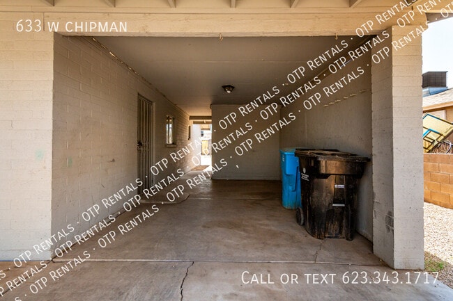 Building Photo - 633 w chipman-
