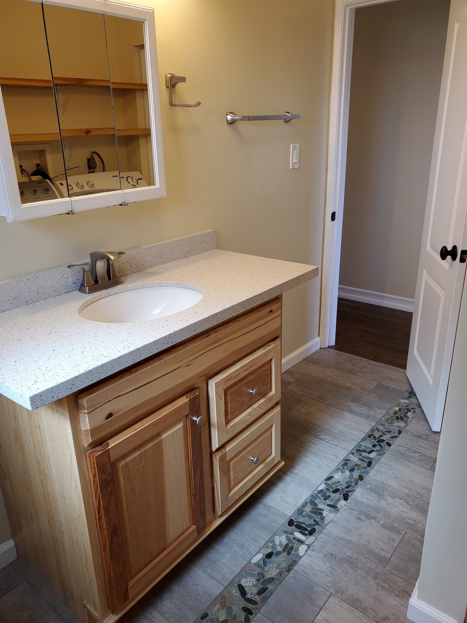 Building Photo - 421 N Ditmar St