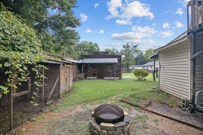 Building Photo - 2277 Hull Rd