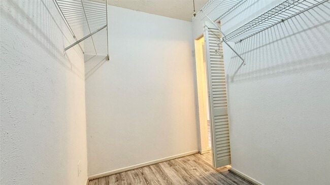 Building Photo - 18 Dellforest Ct