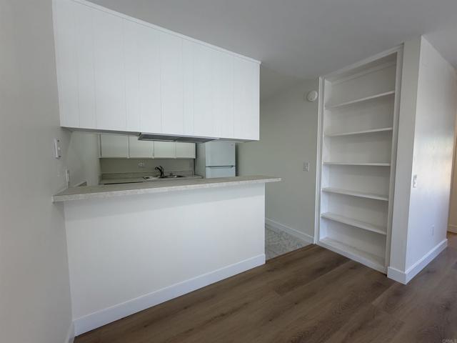 Building Photo - 403 Requeza St
