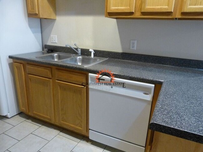 Building Photo - Spacious 2 bedrooms 2 baths apartment.