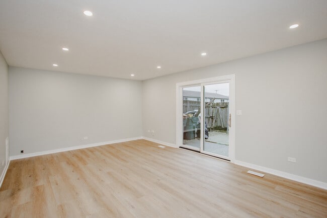 Building Photo - 1845 Bristol Walk