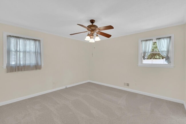 Building Photo - 3533 Greenleaf Rd