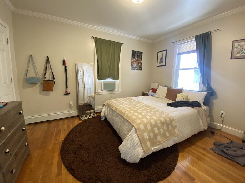 Building Photo - 22 Rice St