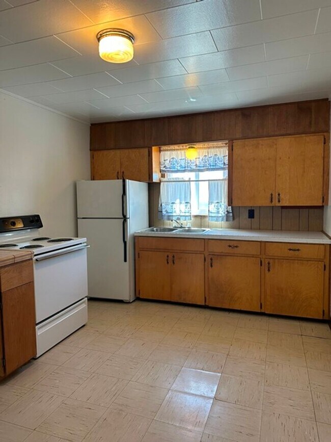 Building Photo - Cute 2 bedroom home