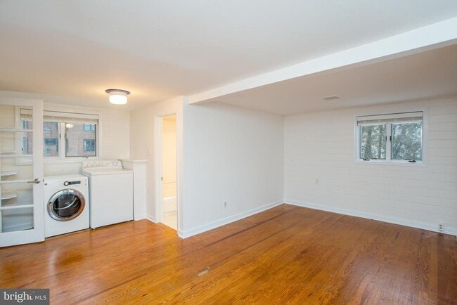 Building Photo - 67 Ferry St