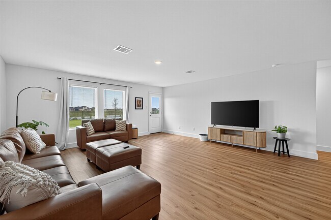Building Photo - 27615 Village Cir Dr