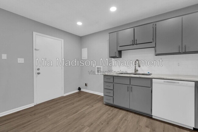 Building Photo - 111 E Mell St