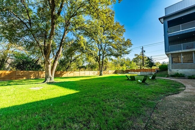 Building Photo - 100 Mockingbird Ln W