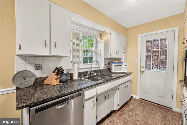 Building Photo - 4009 Simms Dr