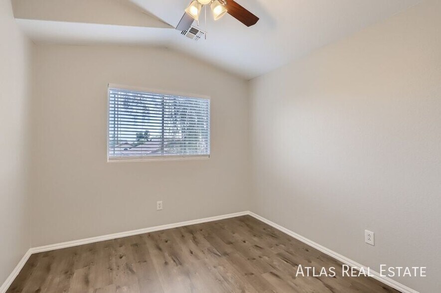 Building Photo - 12438 W San Juan Ave